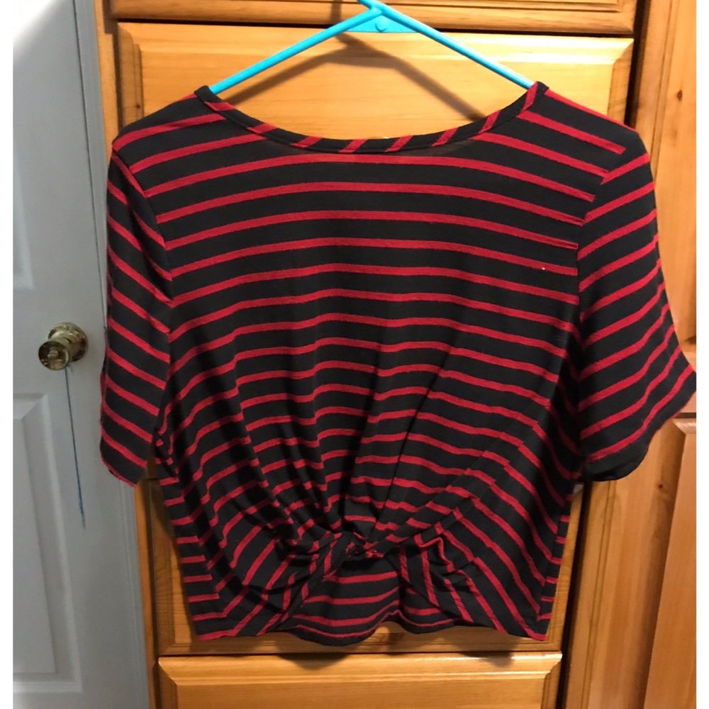 Black and Red Crop Top !